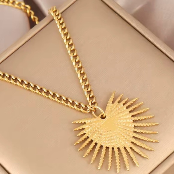 Zara “Radiance” Heart Sunburst Sunbeam Ray Regal Royal Statement Steel Necklace - Picture 2 of 7